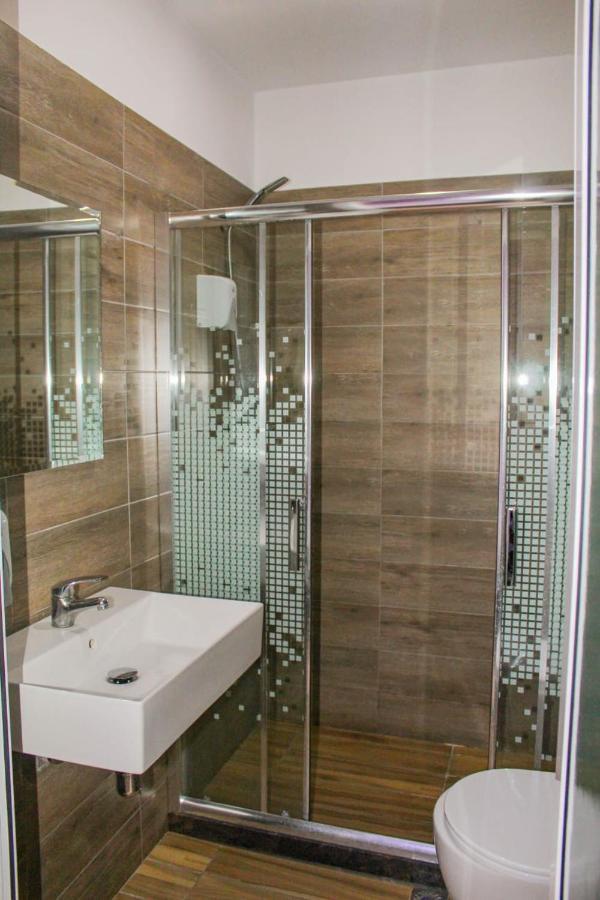 Hotel Golden Shkoder Luaran gambar