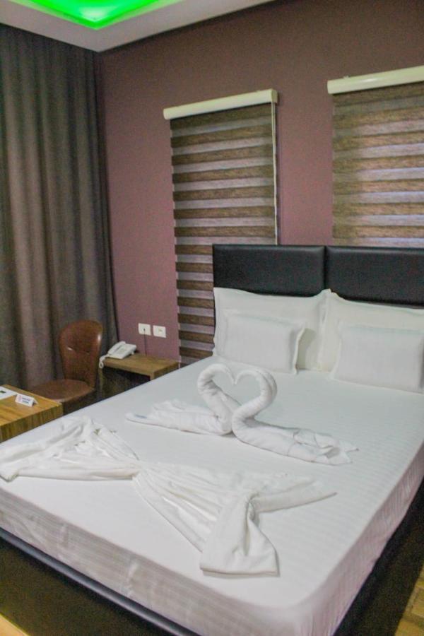 Hotel Golden Shkoder Luaran gambar