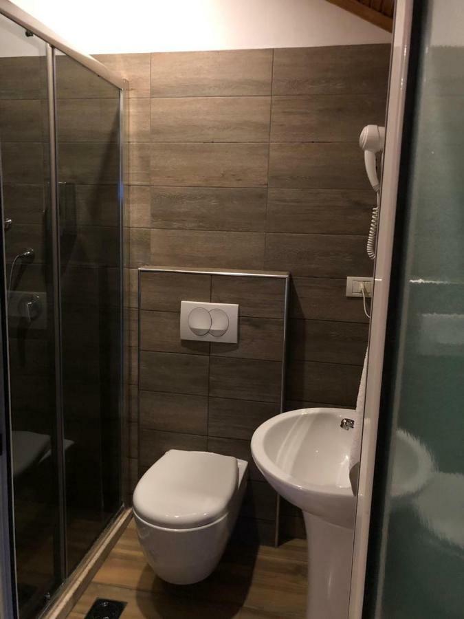 Hotel Golden Shkoder Luaran gambar