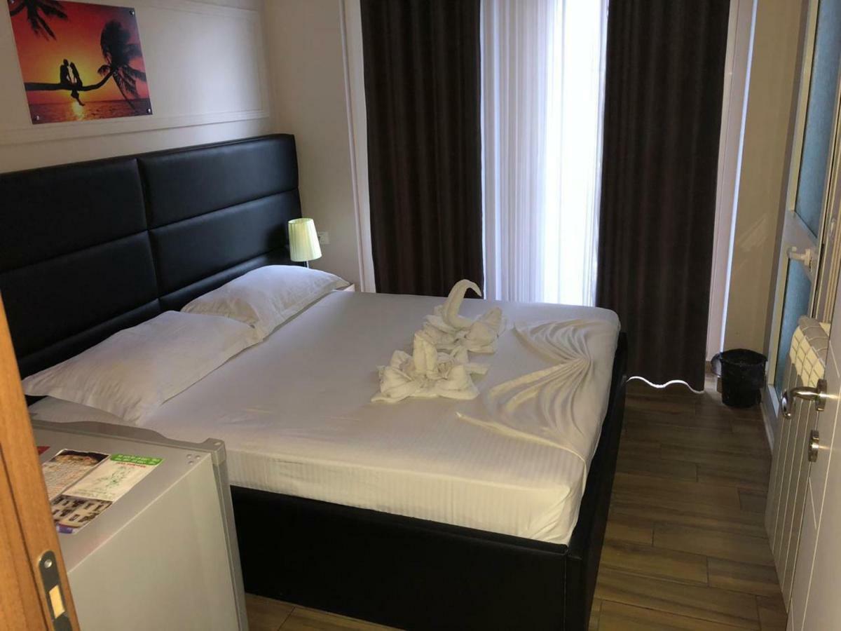 Hotel Golden Shkoder Luaran gambar