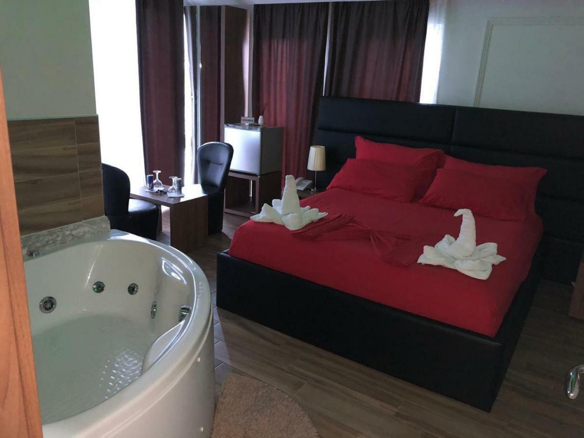 Hotel Golden Shkoder Luaran gambar