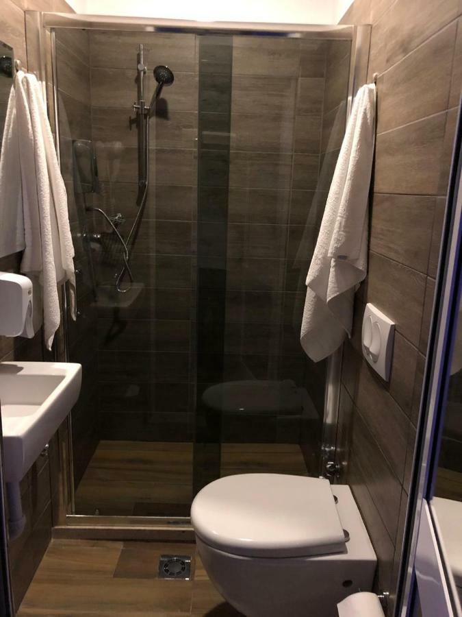 Hotel Golden Shkoder Luaran gambar